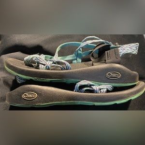 Chaco womens blue green sandals cloud x2 size 9
